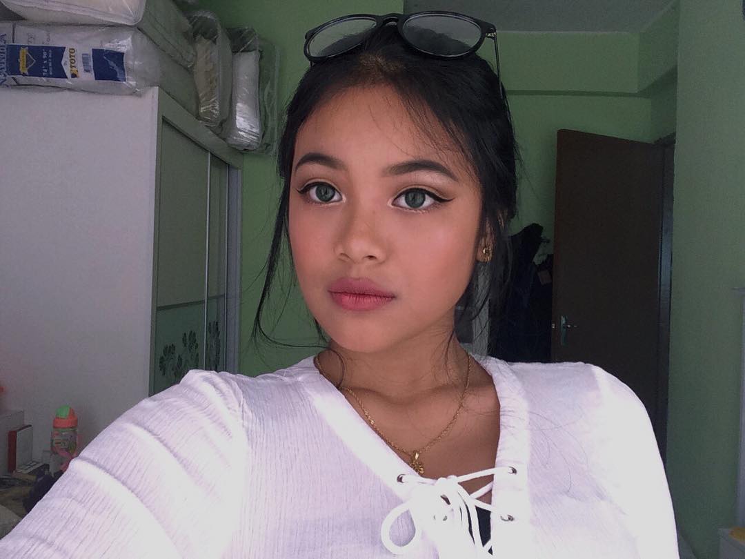 Instagram/ummikhazriena She has a love for economics, geography and art.
